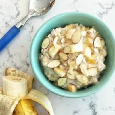 Porridge with nuts and banana