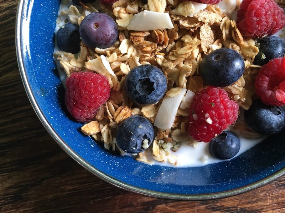 Granola, yoghurt and fruits are a great combination